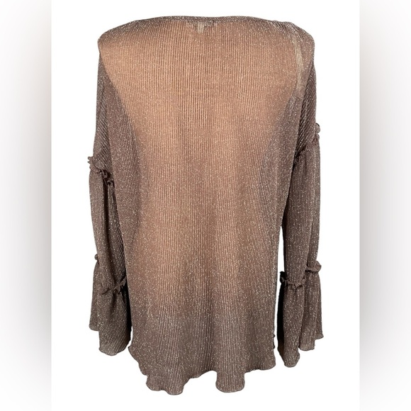 GIMMICKS by BKE Lurex Ruffle Top Medium - Picture 5 of 13